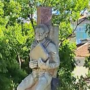 Patsas puistossa Amadorassa