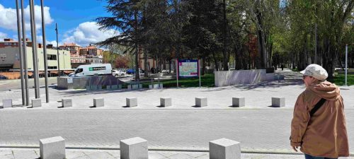 Puistoa aseman vieressä