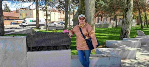 Kylttiin nojailua, käyty on.