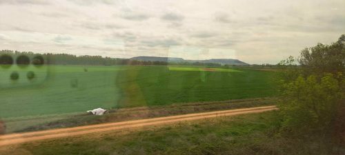 Maisemaa junan ikkunasta