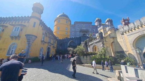 Näkymiä etupihalta