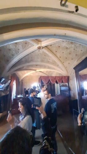 Hienoja kattoja, ja väkeä riittää