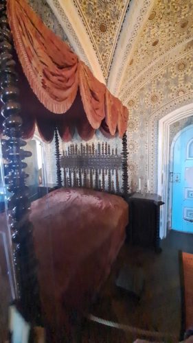 Nukkumapaikka sadekatoksella