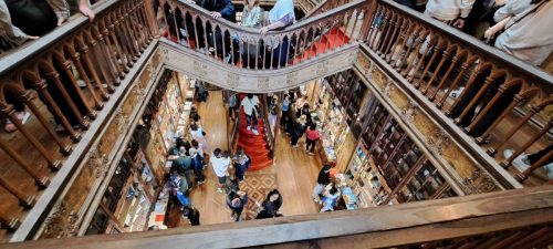 Näkymää yläkerrasta