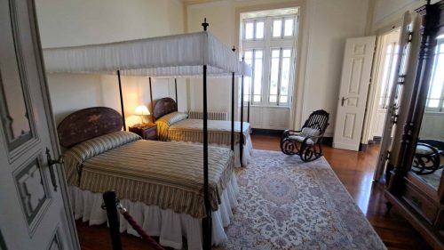 Makuuhuone sadesuojalla